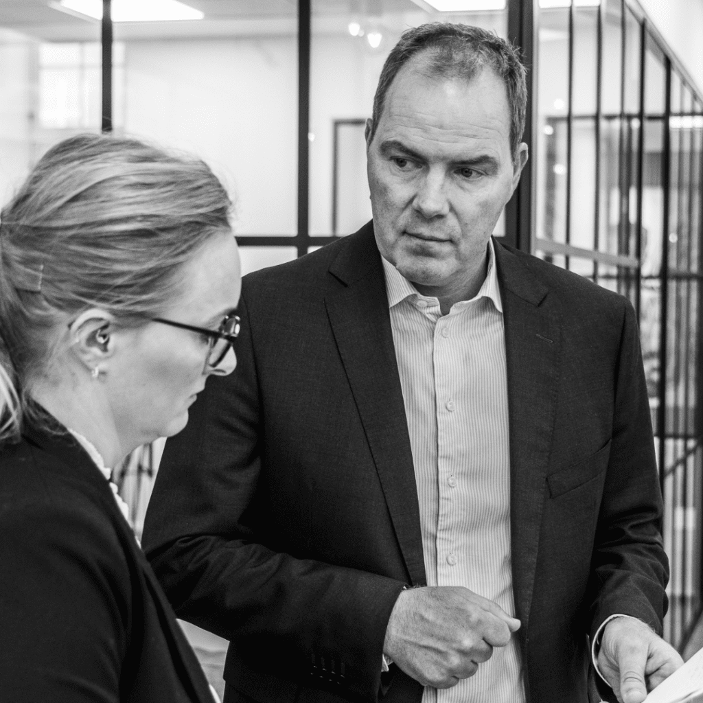 Ulrich Hejle flankeres af advokat Cecilie Markvart Haugsted.